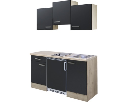 Cuisine compacte avec évier, plaque de cuisson, réfrigérateur et placards hauts