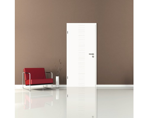 Helle Zimmertür mit horizontalem Muster in einem modern eingerichteten Raum.