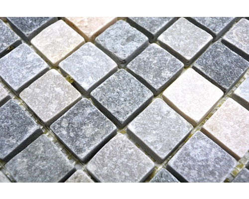 Mosaikfliese aus Naturstein in quadratischer Form