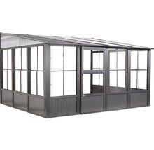 Gewächshaus mit Tür und Fenstern