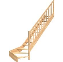 Holztreppe mit Geländer