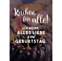 Gâteau au chocolat décoré avec des bougies et l''inscription Gâteau pour tous ! Je veux dire, tout le bonheur pour ton anniversaire.