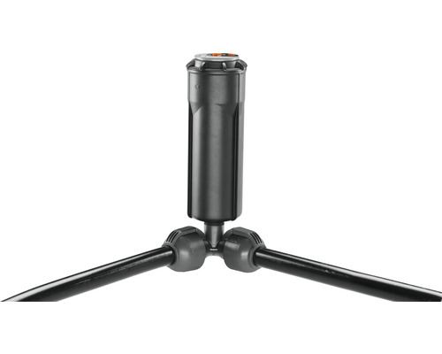 Versenkregner auf Dreibeinstativ zur Gartenbewässerung