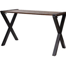 Bureau avec plateau en bois et pieds métalliques en forme de X