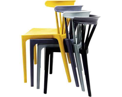 Chaises empilables en plastique