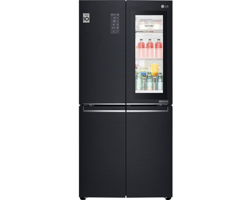 Réfrigérateur noir à quatre portes avec des boissons