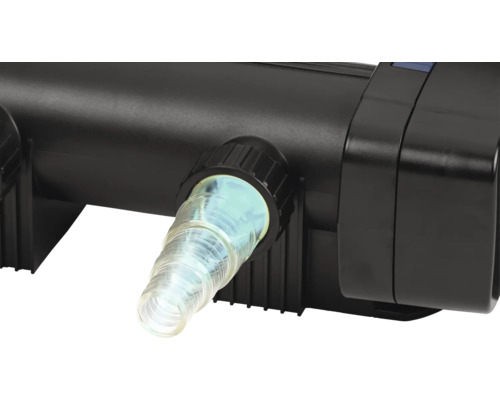 Gros plan d''un clarificateur d''étang pour le nettoyage des bassins de jardin.