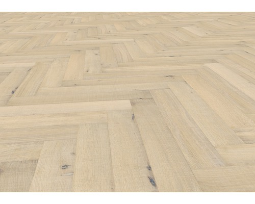 Parkettboden im Fischgrätmuster aus Holz