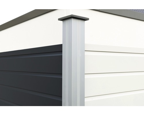 Vue détaillée d''un abri de jardin moderne avec des poteaux d''angle