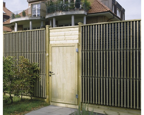 Clôture de jardin avec portail en bois et lattes verticales pour l''intimité