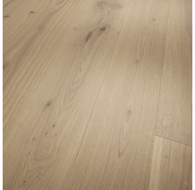Gros plan sur un parquet en chêne.