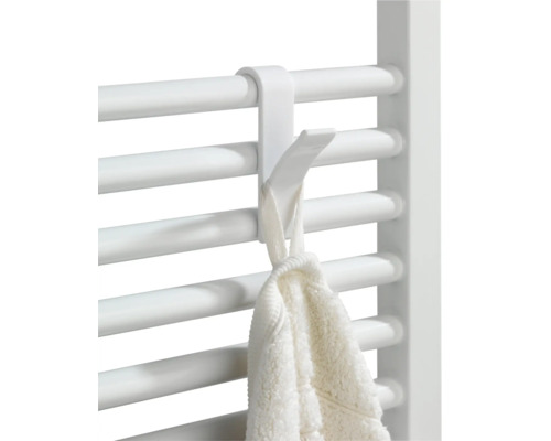 Handtuchhalter am Heizkörper mit Handtuch