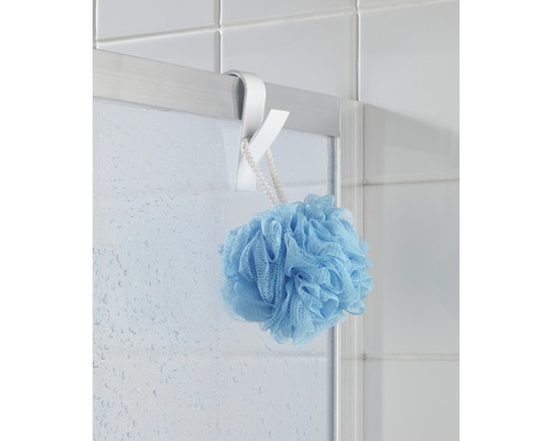 Duschkabine mit Duschhaken und Badeschwamm