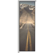 Illustration d''une route menant à un massif montagneux