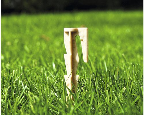 Kunststoff-Hering zur Befestigung im Garten