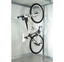 Fahrradaufbewahrung: ein Fahrrad hängt vertikal an der Wand.