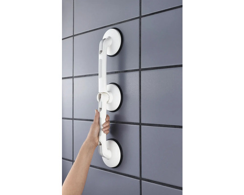 Barre d''appui avec ventouse sur mur carrelé avec main