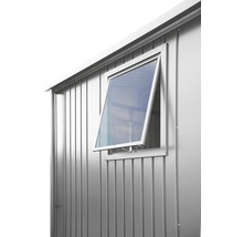 Detailansicht eines geöffneten Fensters in einem Geräteschuppen.