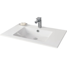 Waschtisch aus Sanitärkeramik mit Armatur und Seife
