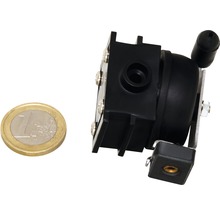Électrovanne noire avec pièce d''un euro pour comparaison de taille