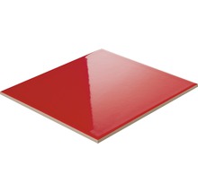 Einzelne rote Fliese mit glänzender Oberfläche