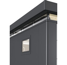 Detailansicht eines modernen Gartenhauses mit Fenster