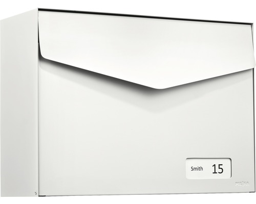 Briefkasten mit Namensschild und Hausnummer