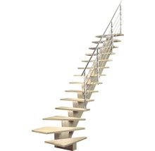 Holztreppe mit Metallgeländer