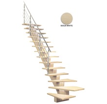 Treppe mit Metallgeländer, Holzstufen im Farbton Sioux White