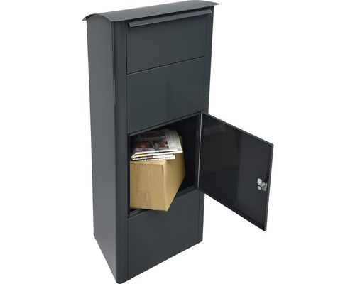 Briefkasten mit Paketfach, geöffnet mit Zeitung und Paket