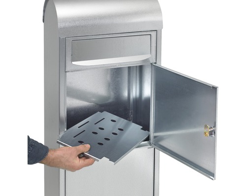 Freistehender Briefkasten mit Entnahmetür und Ablage