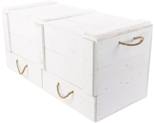 Weisse Holzkiste mit Seilgriffen