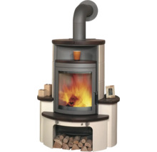 Poêle à bois avec compartiment à bois et feu qui brûle