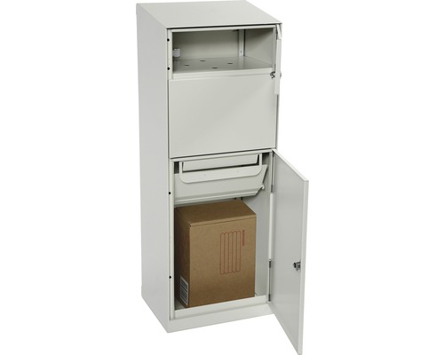 Paketbriefkasten mit offener Tür und Paket