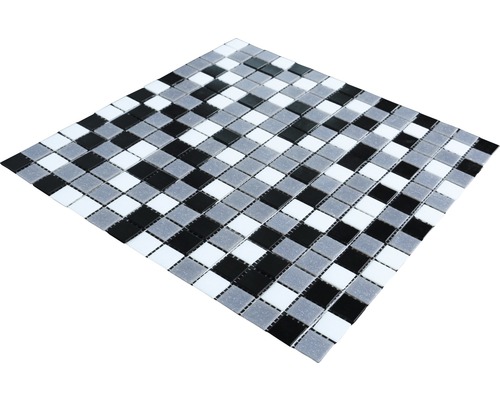 Mosaïque avec pierres carrées en noir, gris et blanc