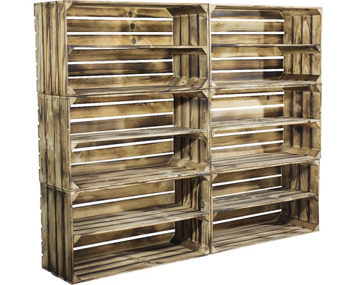 Cagettes en bois empilées comme système d''étagères