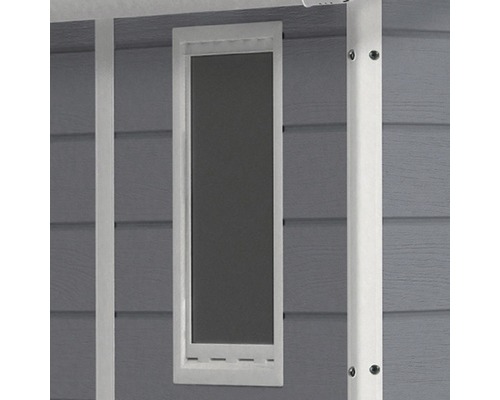 Vue détaillée d''un abri de jardin avec fenêtre