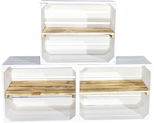 Caisse à fruits Vintage blanc bois avec tablette centrale 50x40x30 cm lot de 3 Trois caisses en bois blanches empilées avec des étagères en bois.