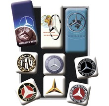Différents logos Mercedes Benz dans un collage