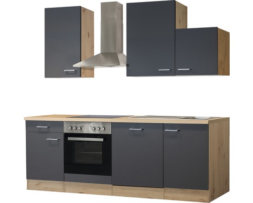 Cuisine avec éléments hauts, hotte aspirante, évier, plaque de cuisson et four