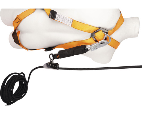 Auffanggurt mit Seil auf einer Puppe