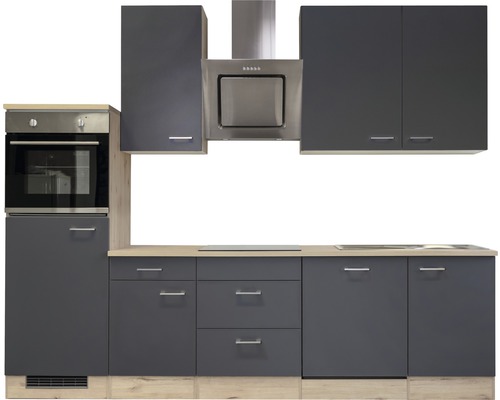 Komplette Küchenzeile mit Hängeschränken, Spüle, Herd und Dunstabzugshaube.