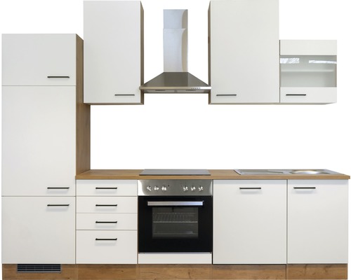 Küchenzeile mit Hängeschränken, Dunstabzugshaube, Herd und Spüle