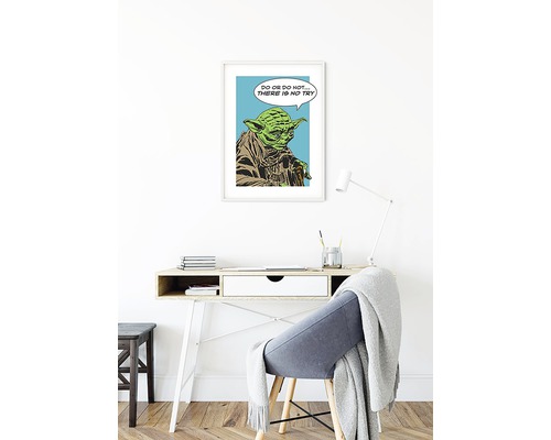Gerahmtes Bild mit Yoda Zitat über einem Schreibtisch