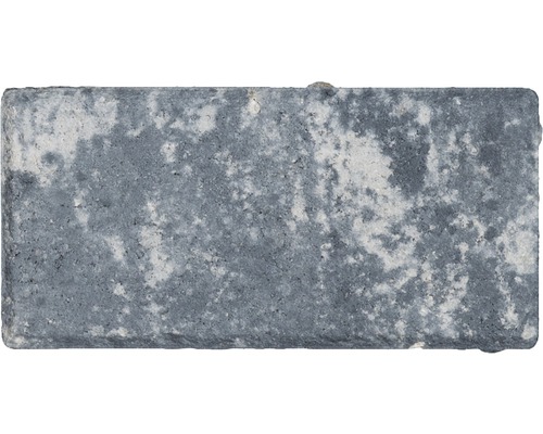 Rechteckiger Pflasterstein mit rauer Oberfläche