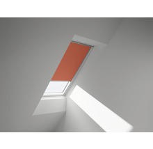 Dachfenster mit geschlossenem Rollo zur Verdunkelung