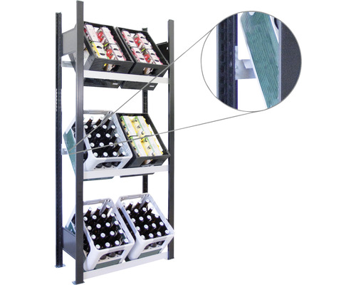 Étagère avec caisses de boissons et gros plan de la construction de l''étagère