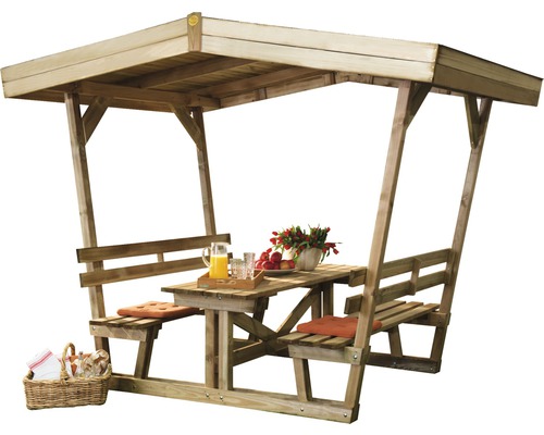 Überdachte Picknicktischkombination aus Holz mit Bänken und Dekoration