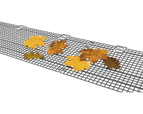 Protection de gouttière en plastique avec des feuilles