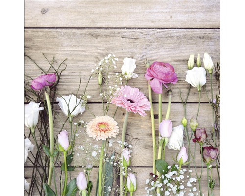 Diverses fleurs sur fond en bois